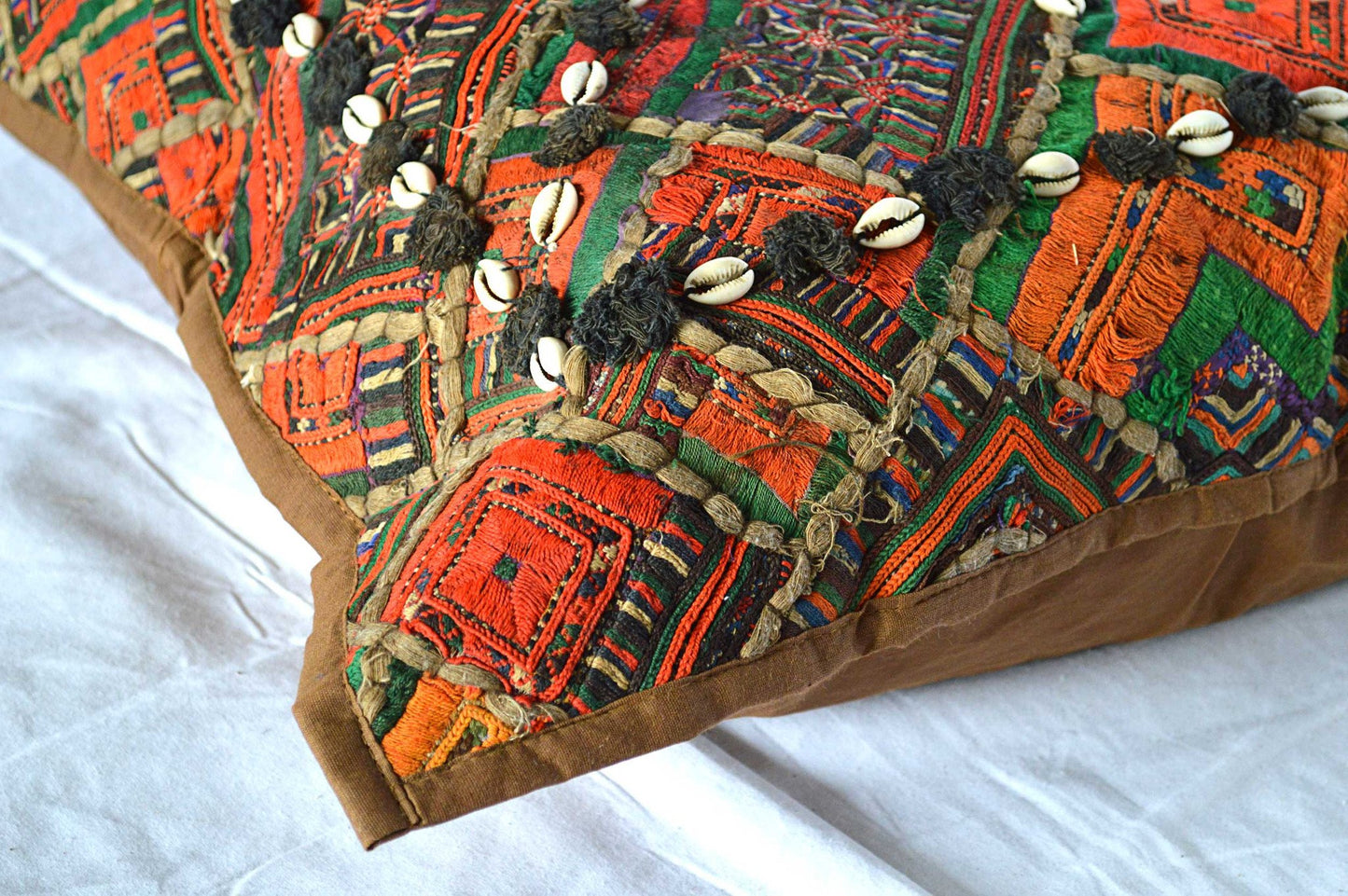 Pakistan Copri Cuscino Grande in Stoffa Riciclata Cucita a Mano - lapagoda.net