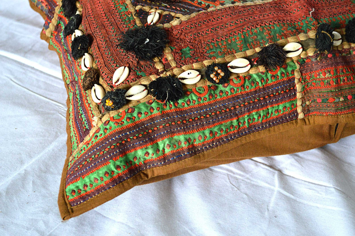 Pakistan Copri Cuscino Grande in Stoffa Riciclata Cucita a Mano - lapagoda.net