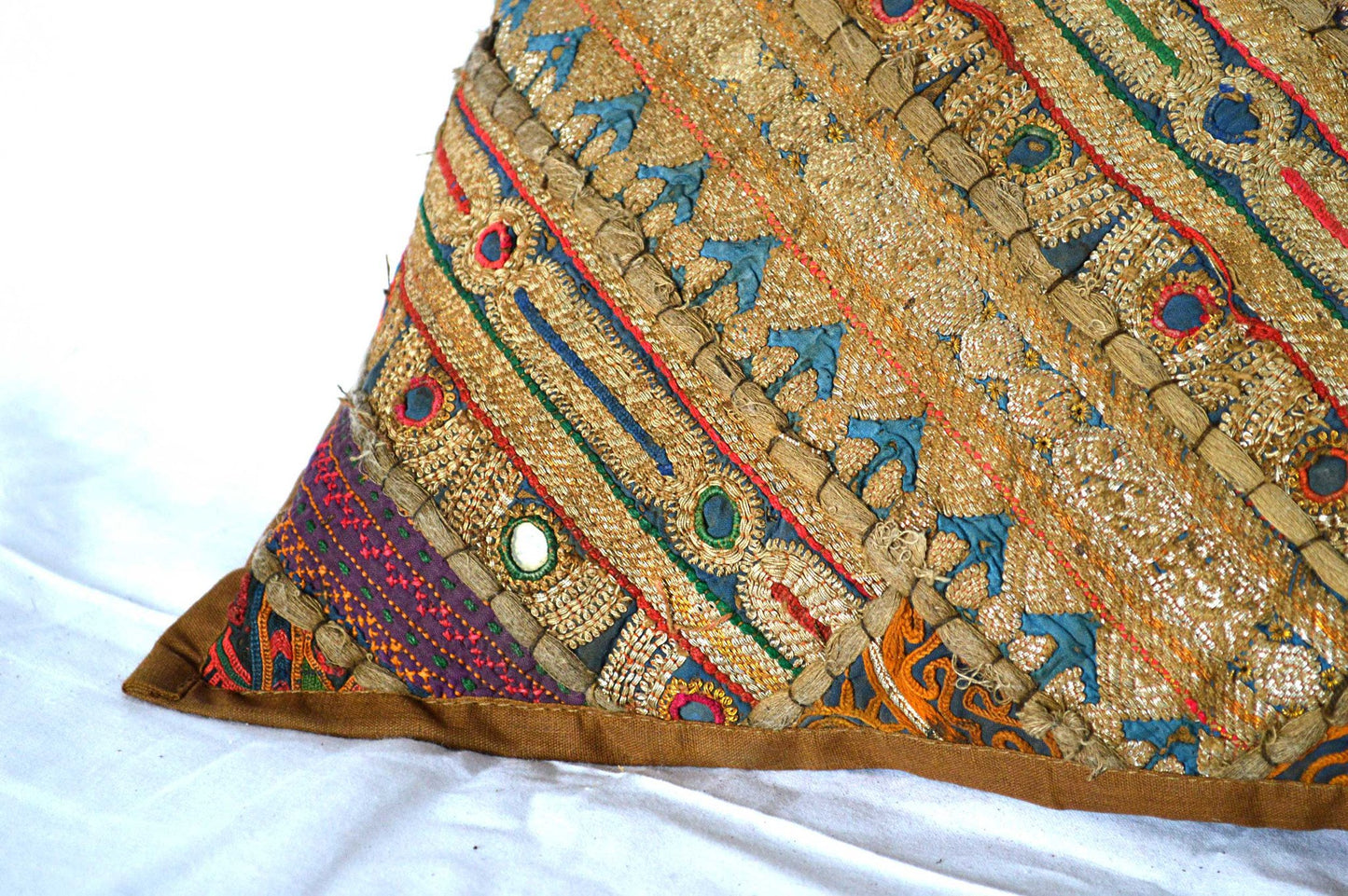 Federa Cuscino Piccolo in Stoffa Riciclata Cucita a Mano Afghanistan - lapagoda.net