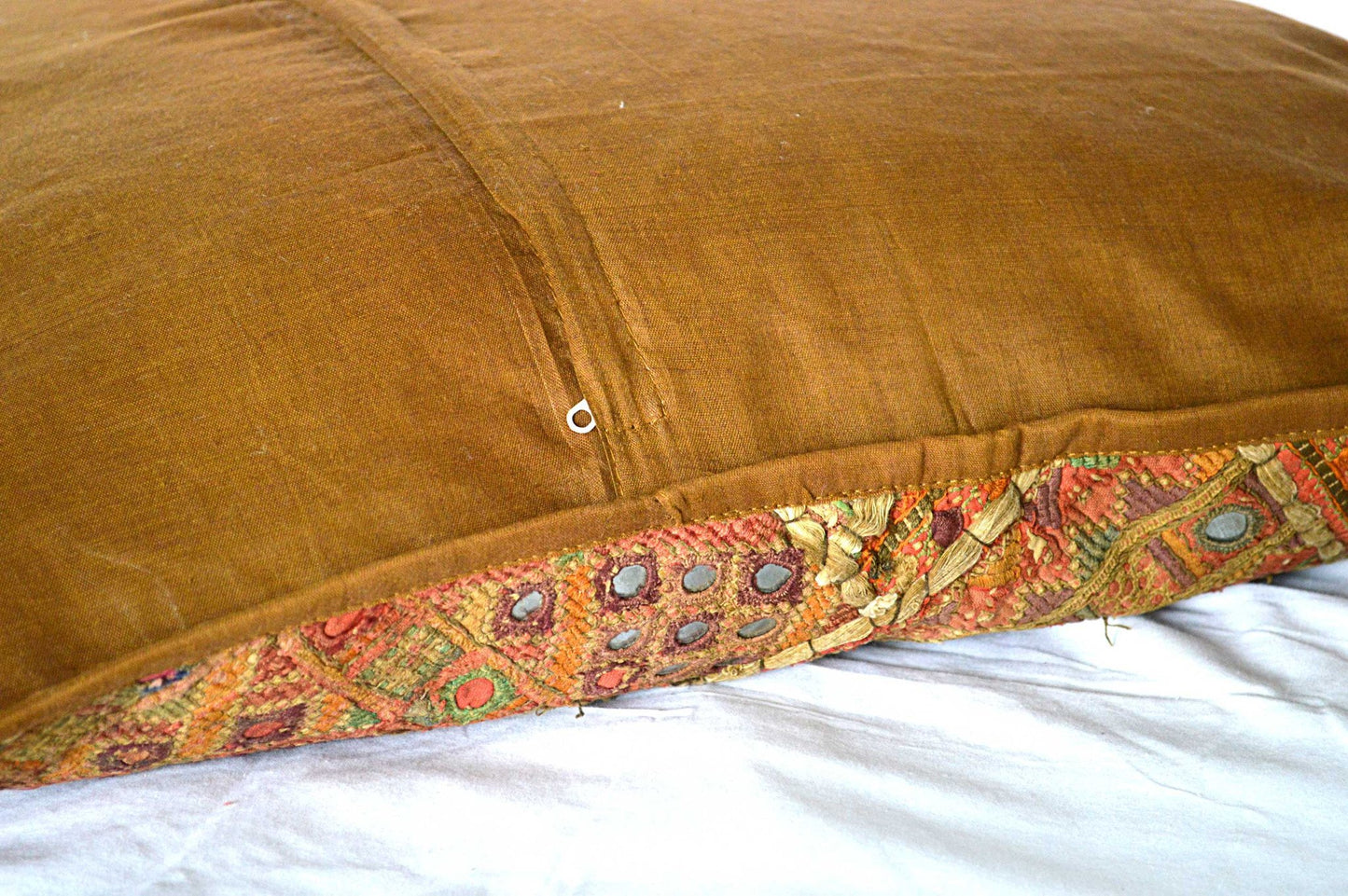 Federa Cuscino Grande in Stoffa Riciclata Cucita a Mano Afghanistan - lapagoda.net