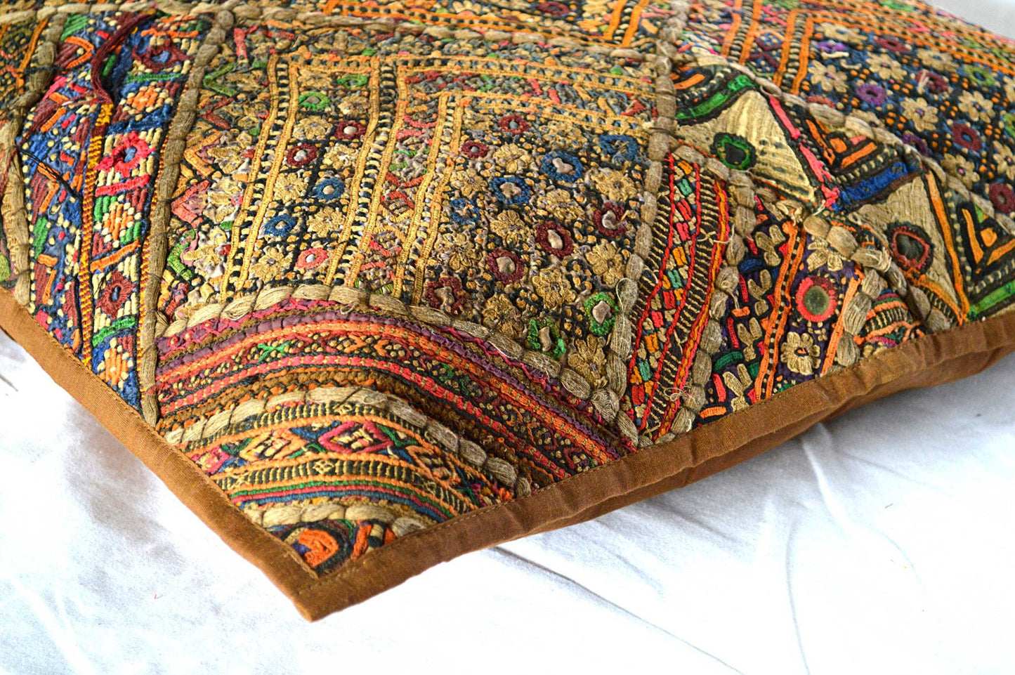 Federa Cuscino Grande in Stoffa Riciclata Cucita a Mano Afghanistan - lapagoda.net