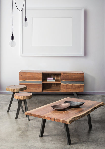 Tavolino etnico industrial legno massiccio bordo vivo e ferro