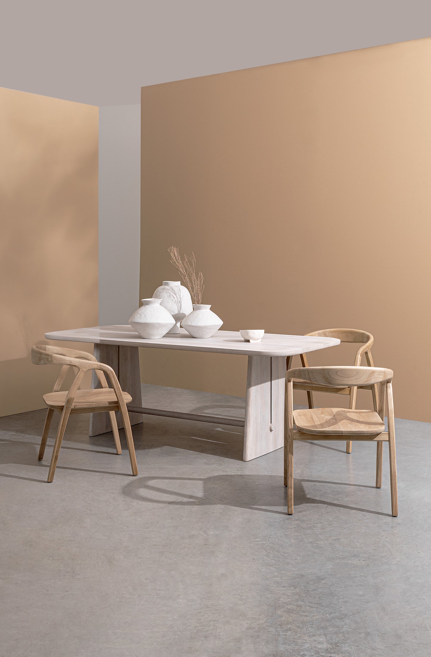 Tavolo design contemporaneo in legno massiccio