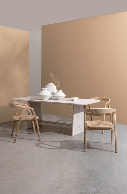 Tavolo design contemporaneo in legno massiccio