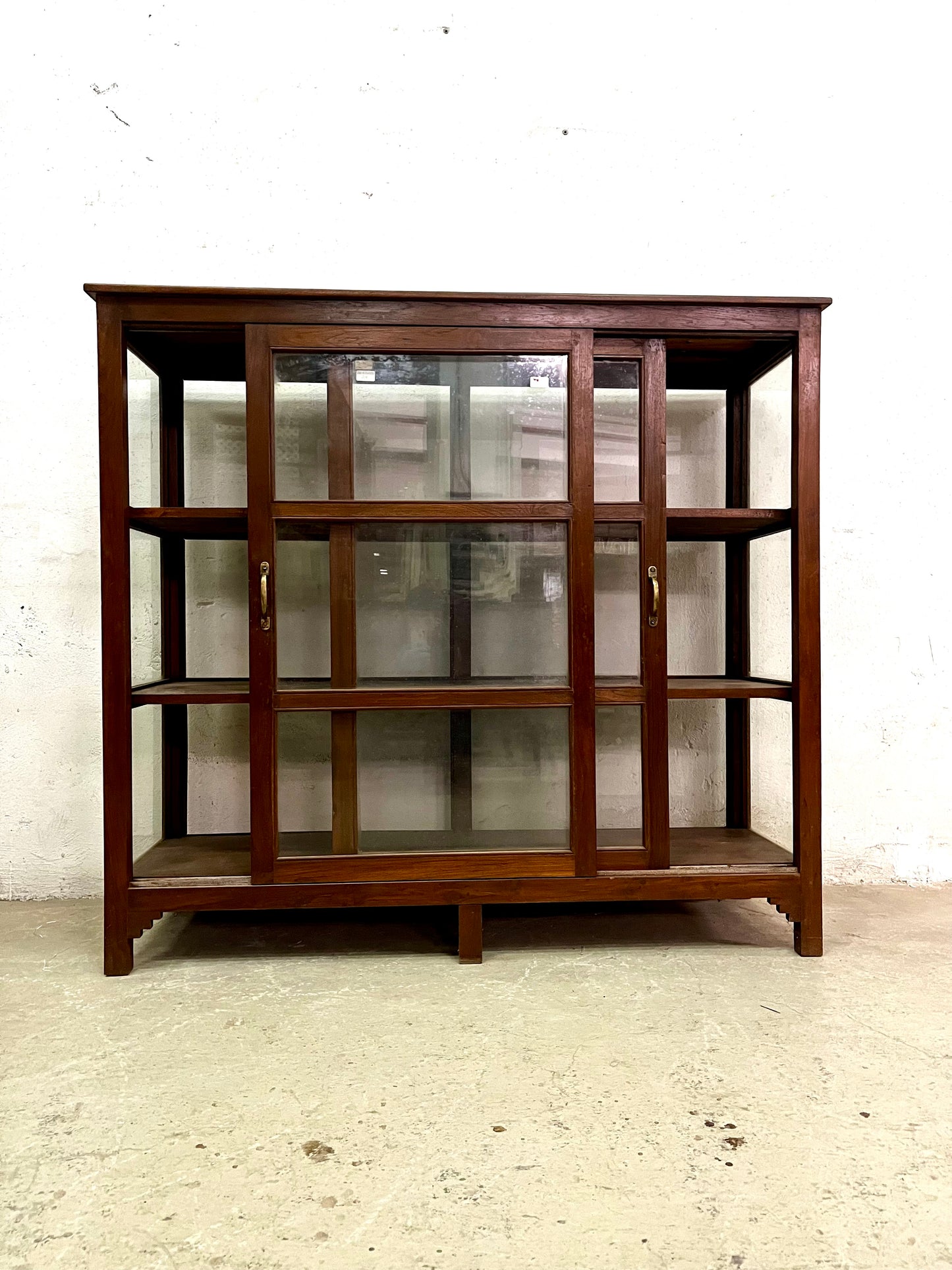 Vetrina espositore coloniale in teak ante scorrevoli