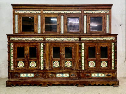 Vetrina originale epoca coloniale in legno di teak con ceramiche