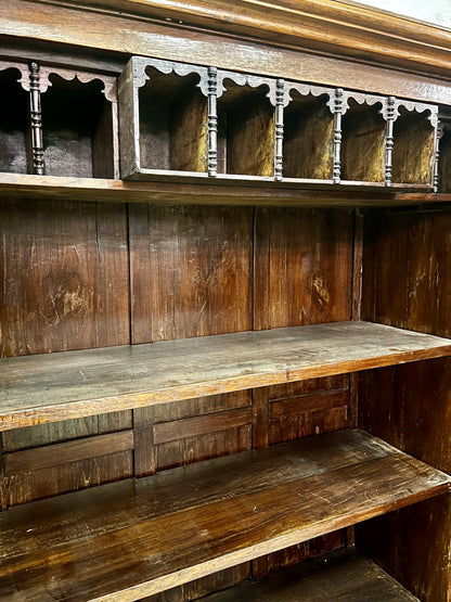 Armadio coloniale in teak con vano segreto