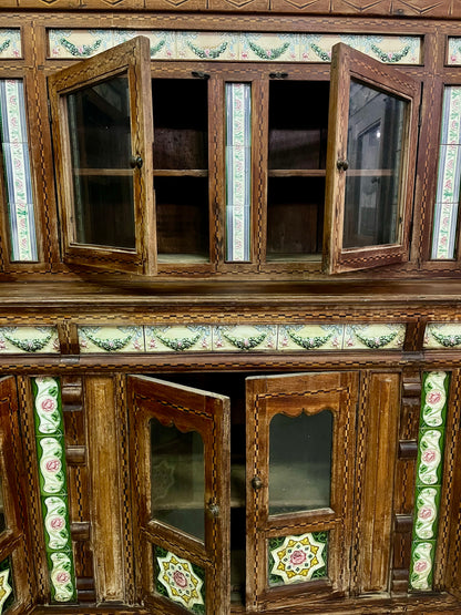 Vetrina originale epoca coloniale in legno di teak con ceramiche