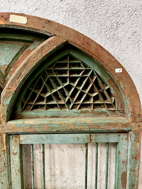 Antica Finestra Sindhi Indiana Originale in Legno Massiccio Dipinto con Vetri Colorati