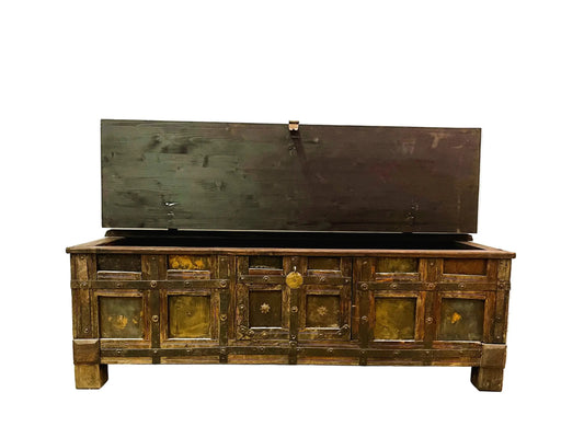 Baule indiano originale antico in legno massiccio con chiusura in ferro battuto 