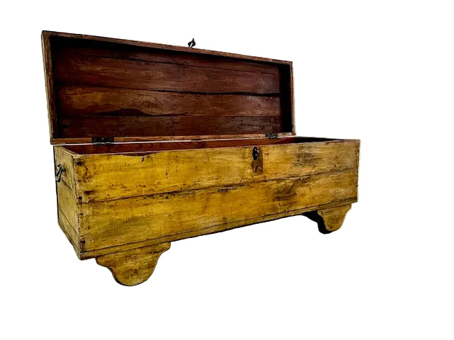Baule indiano antico originale dipinto in legno di Teak con ruote