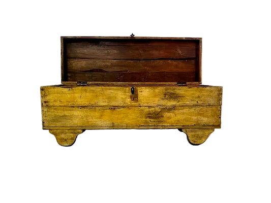 Baule indiano antico originale dipinto in legno massiccio di Teak con ruote