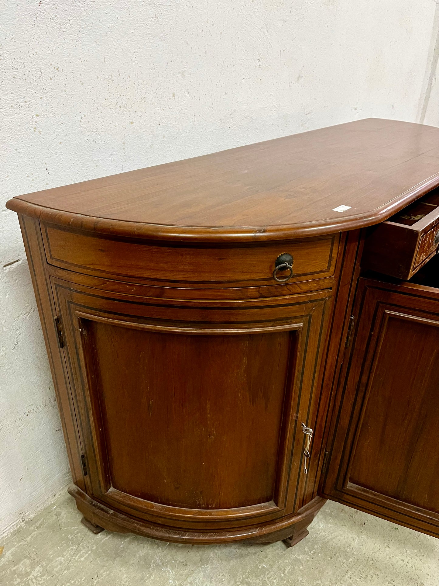 Credenza coloniale con intarsio in legno di teak