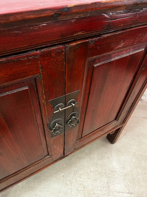 Credenza cinese antica in legno di cipresso maniglie in ottone dettaglio ferramenta originale
