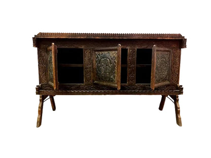 Credenza originale indiano con frontale finemente decorato vista frontale