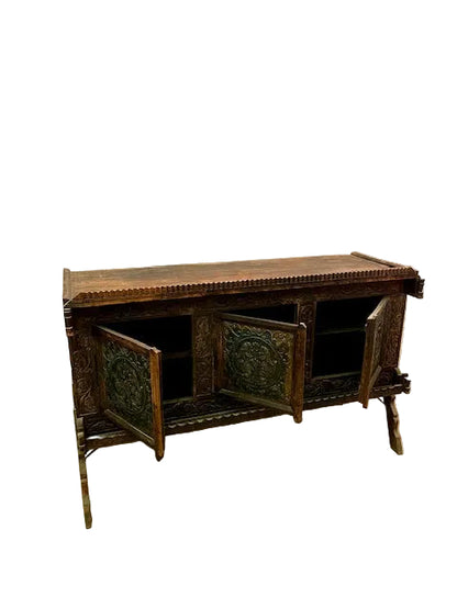 Credenza originale indiano con frontale finemente decorato vista piano