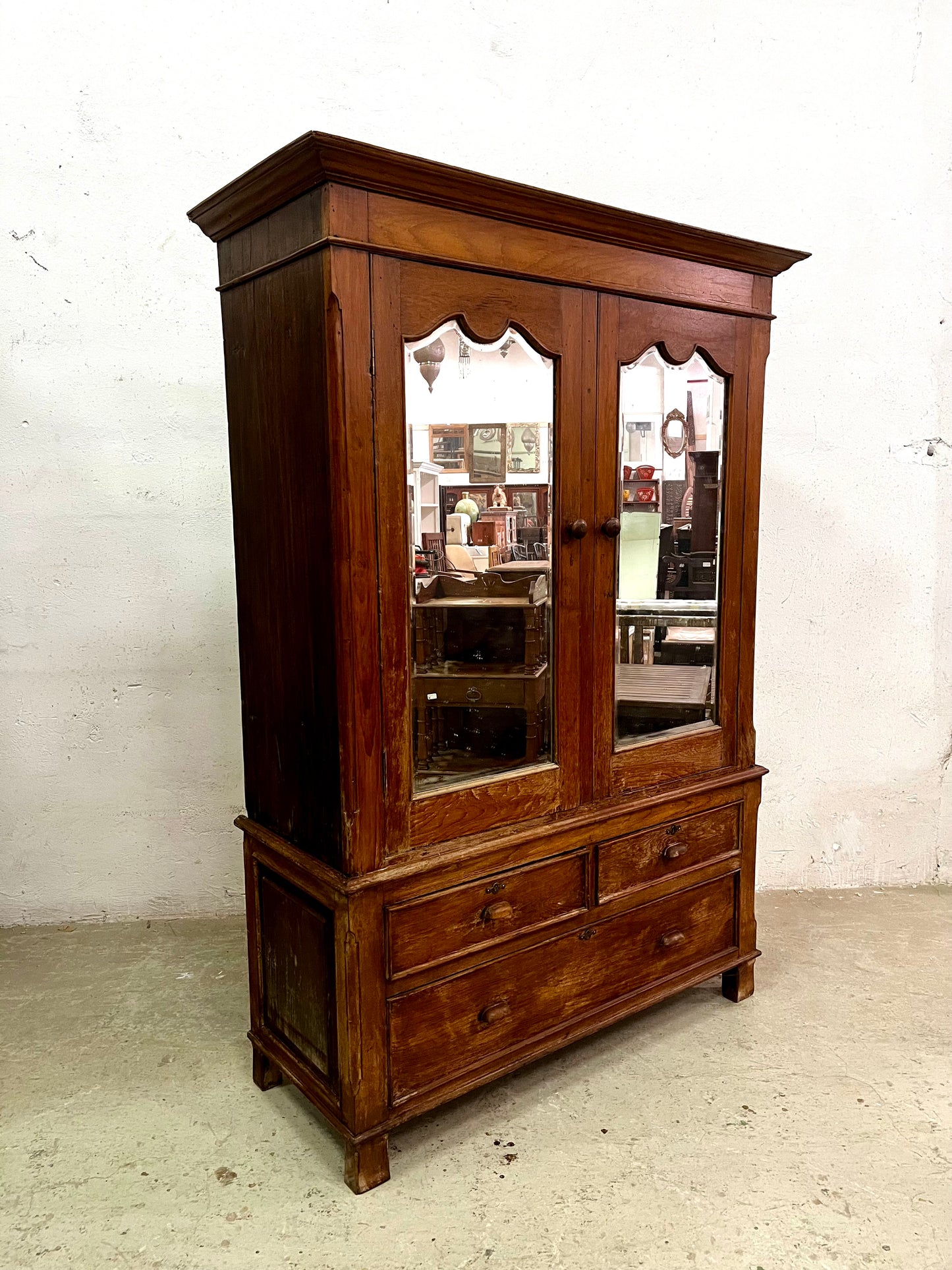 Armadio coloniale in teak con specchi