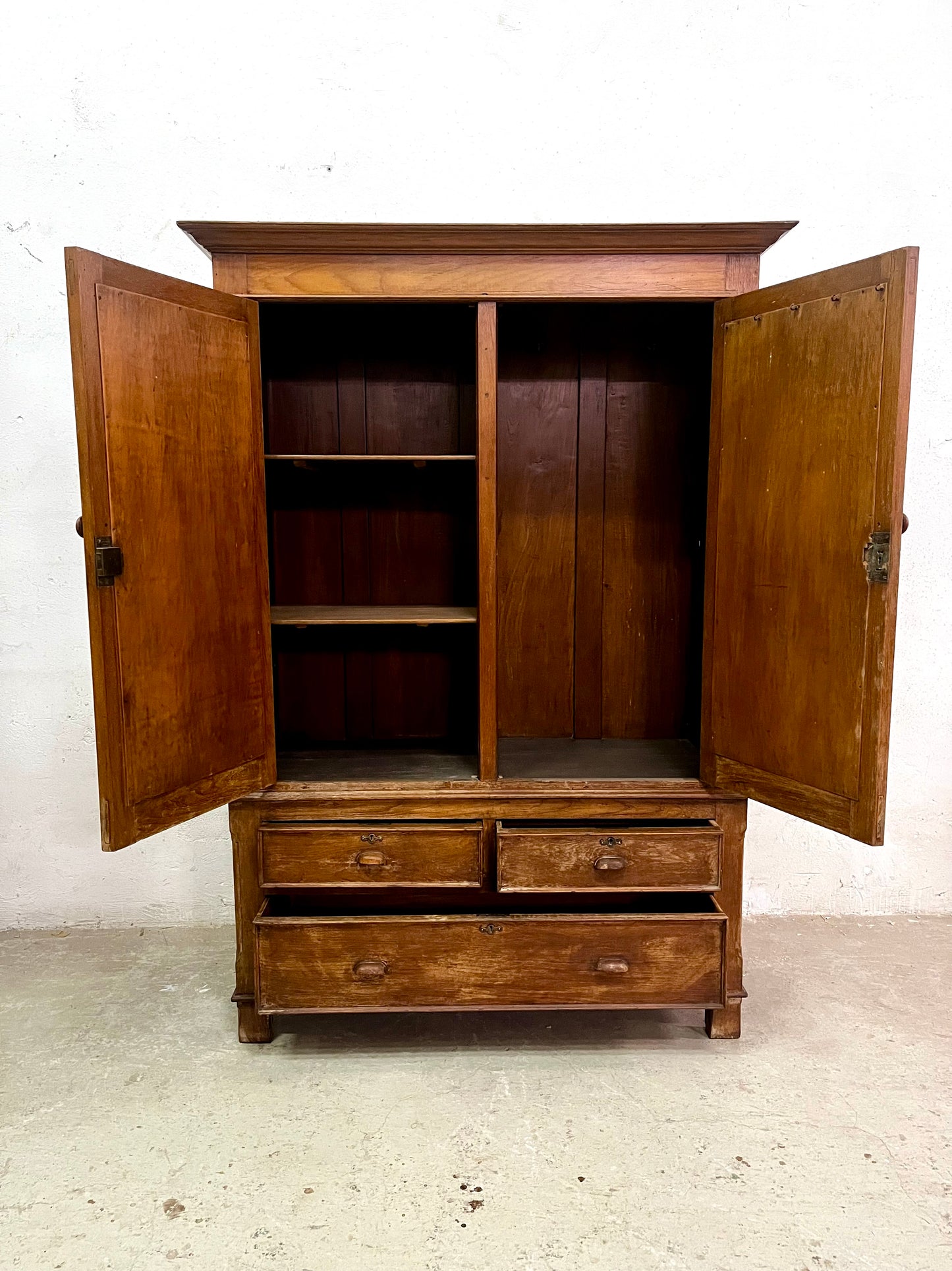 Armadio coloniale in teak con specchi