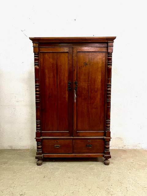 Armadio coloniale in teak con vano segreto, vista frontale