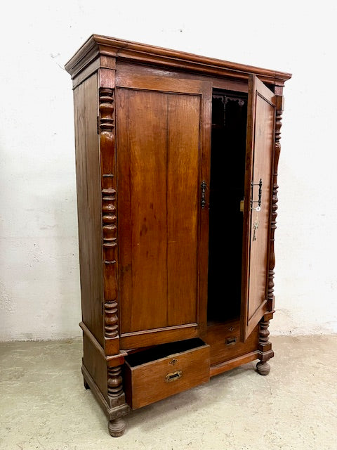Armadio coloniale in legno di teak con vano segreto stile esotico artigianale