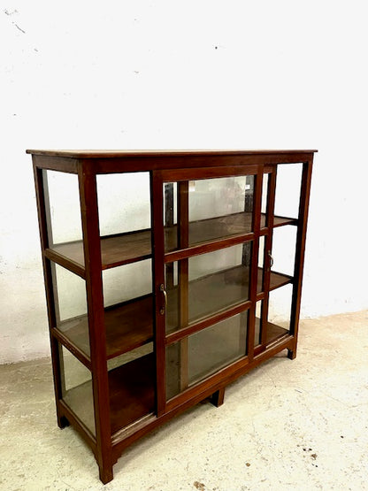 Vetrina espositore coloniale in teak, vista laterale