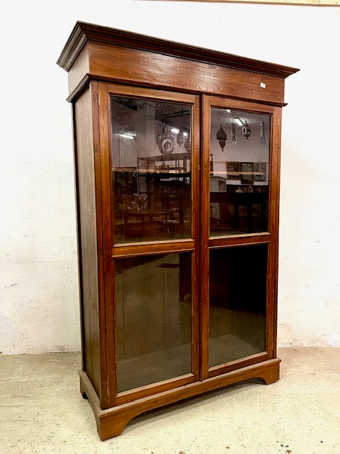 Vetrina coloniale in teak, vista laterale
