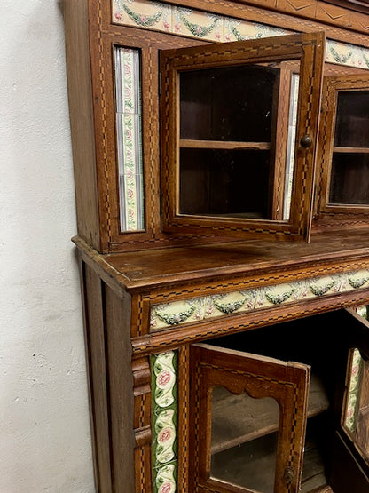 Vetrina coloniale in teak, vista laterale sinistra