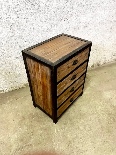 Cassettiera stile industrial in legno massiccio e ferro 4 cassetti