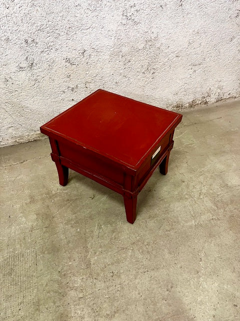 Tavolino cinese in legno laccato con cassetto decorazione ottone