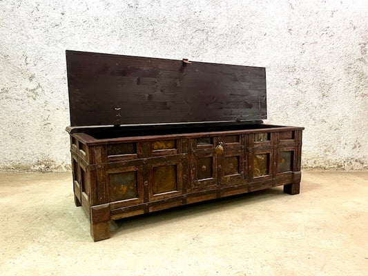 Baule indiano d'epoca in Teak con borchie in ferro
