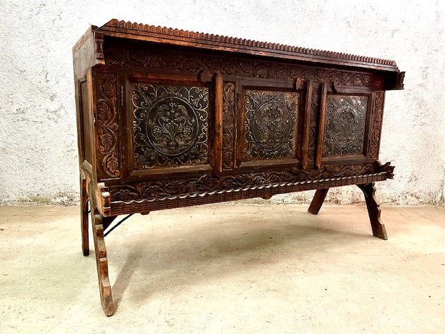 Mobile credenza indiana originale con fregi e decorazioni