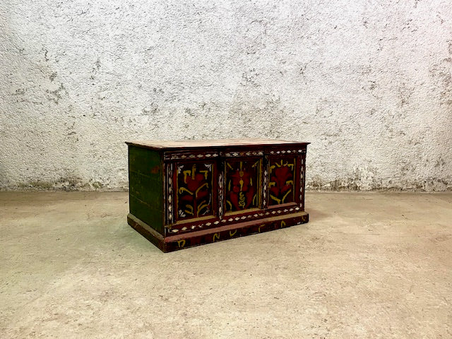 Baule Afgano originale in Cedro frontale dipinto