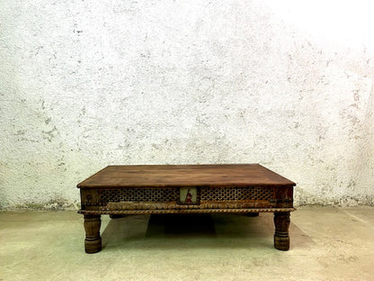 Tavolino indiano in Teak intarsiato e vetri dipinti