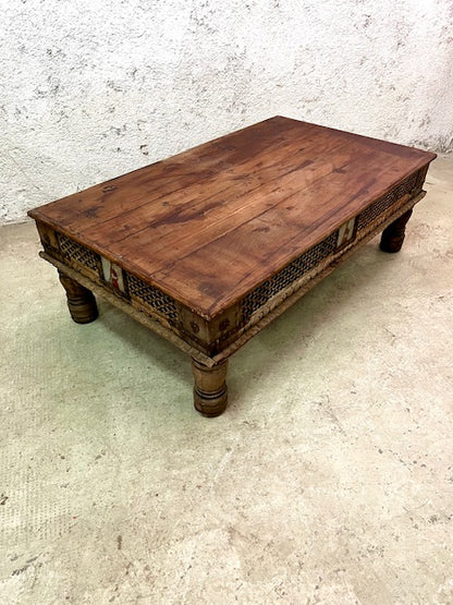 Tavolino indiano in Teak intarsiato e vetri dipinti