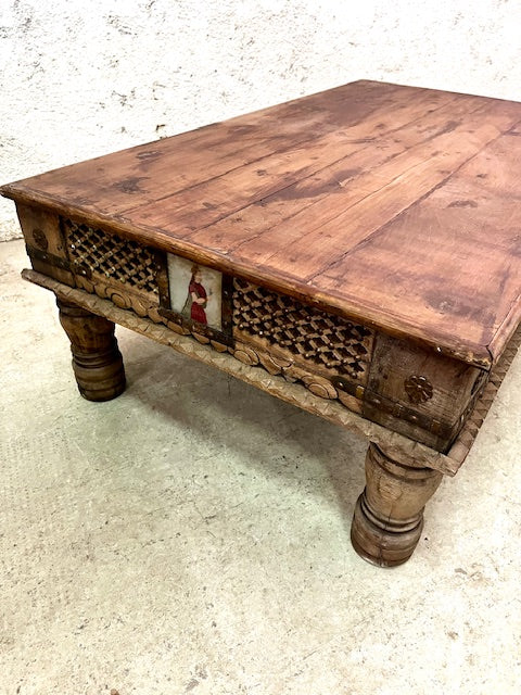 Tavolino indiano in Teak intarsiato e vetri dipinti