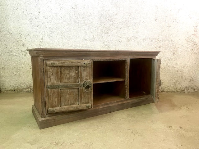 Credenza porta tv etnica India con vecchie ante in Teak
