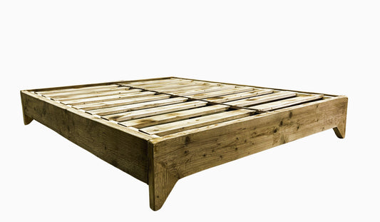 Letto in legno massello di recupero con doghe in legno
