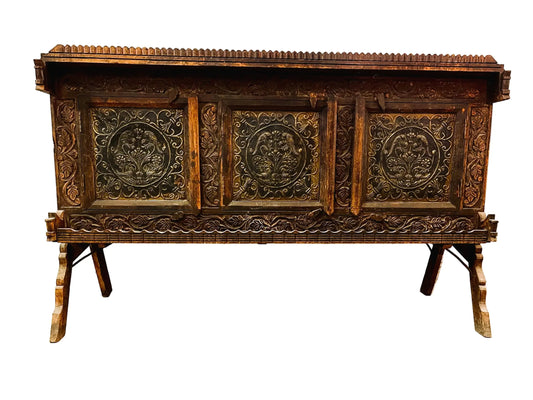 Credenza originale indiano con frontale finemente decorato vista frontale