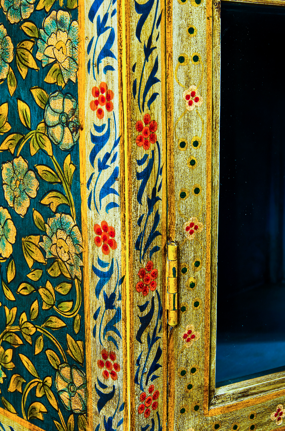 mobili indiani dipinti 