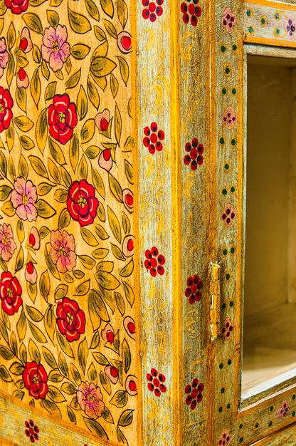 mobili etnici dipinti 