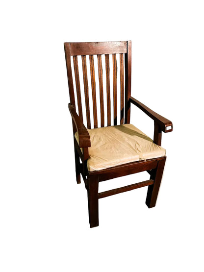Sedia etnica con braccioli in legno massiccio acacia