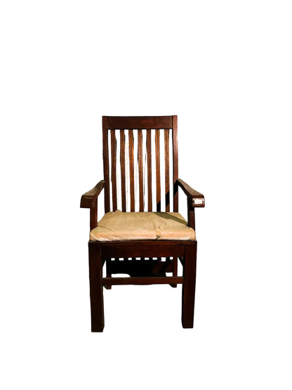 Sedia etnica con braccioli in legno massiccio acacia
