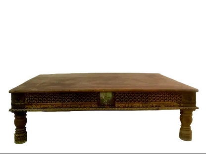 Tavolino indiano in Teak con fregio intarsiato e vetri dipinti frontale