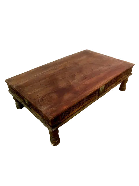 Tavolino indiano in Teak con fregio intarsiato e vetri dipinti dettaglio piano