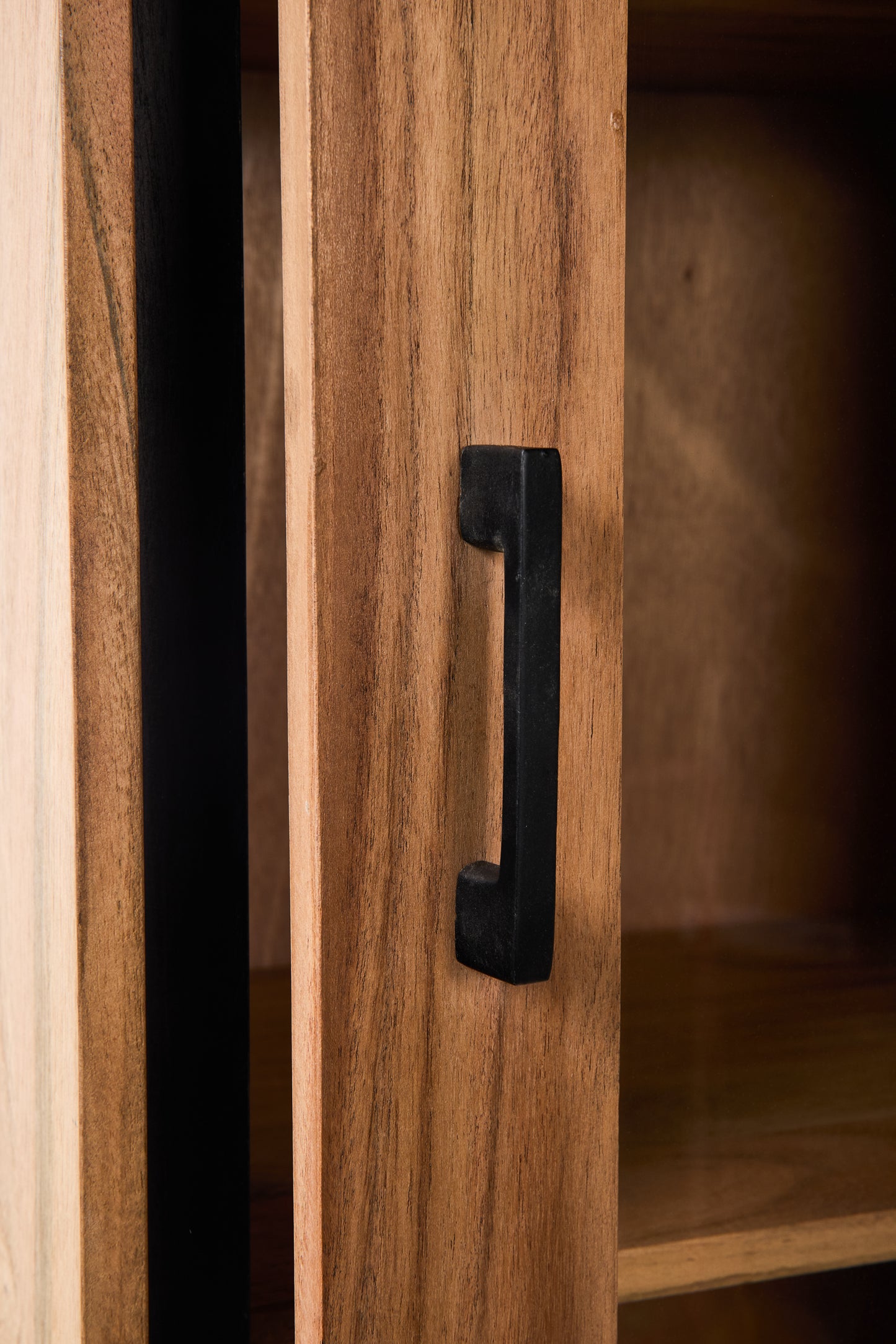 Vetrina colonna industrial in legno massiccio e gambette in ferro