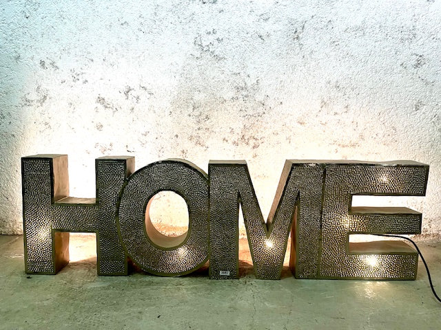Insegna HOME Retro-Illuminata in Metallo di Recupero – Vintage Etnico Artigianale