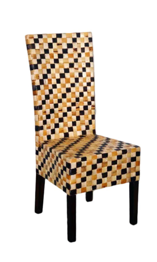 Sedia da pranzo in fibra di banano intrecciata a mano con struttura in legno massello di teak

