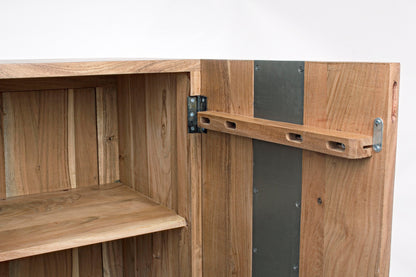 Credenza industrial in legno massello 3 ante con inserti in metallo verticali ripiani interni- lapagoda.net