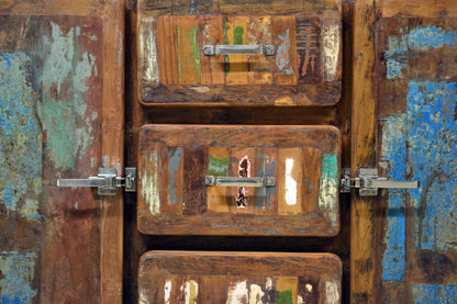 Credenza in legno massello di recupero con maniglie tipo ghiacciaia - 2 ante 3 cassetti -dettaglio cassetti colorati - lapagoda.net