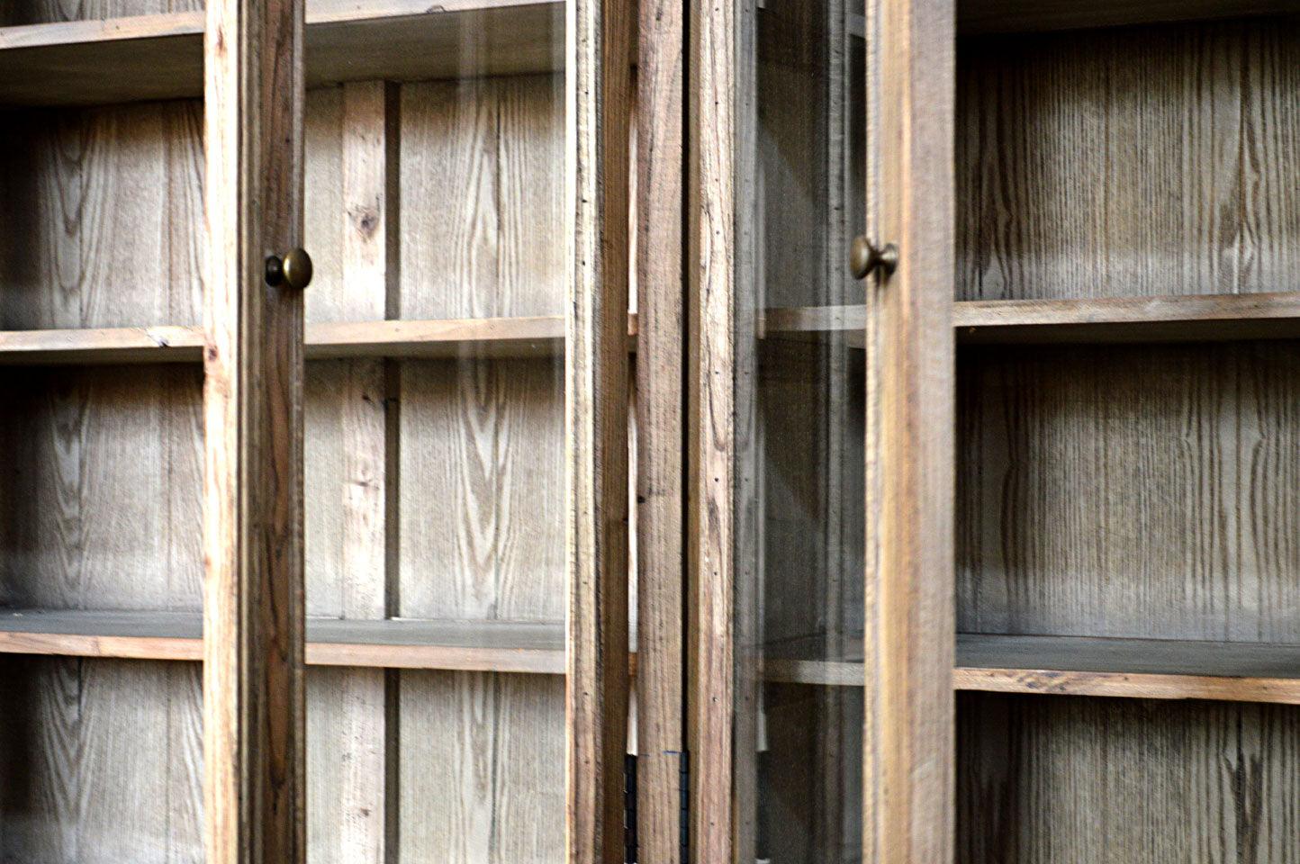 Vetrina Rovere Shabby stile Provenzale con alzata in legno massello leggermente sbiancato - 8 ante 4 cassetti - lapagoda.net